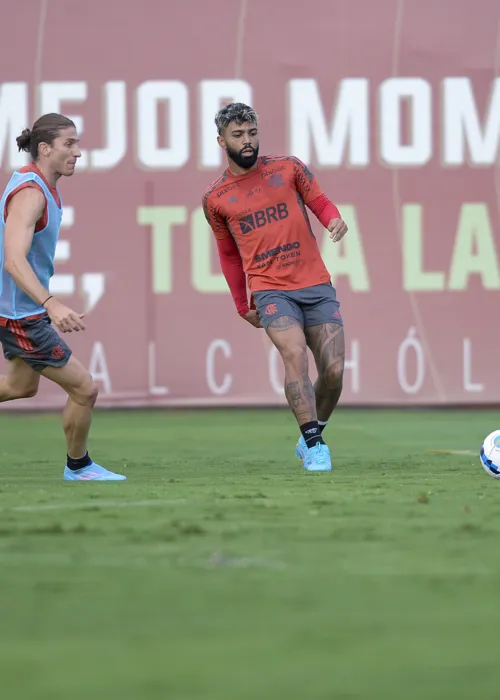 Equipe rubro negra em Lima em preparação para o confronto que ia acontecer nesta terça