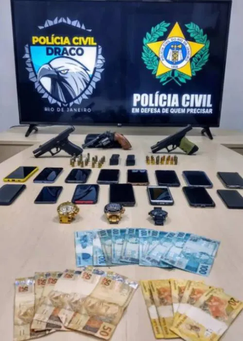 Material apreendido foi apresentado pelos agentes da Draco