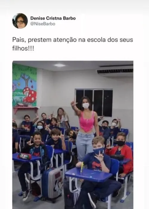 Larissa visitava uma escola no interior da Paraíba ao fazer o gesto da letra do seu nome