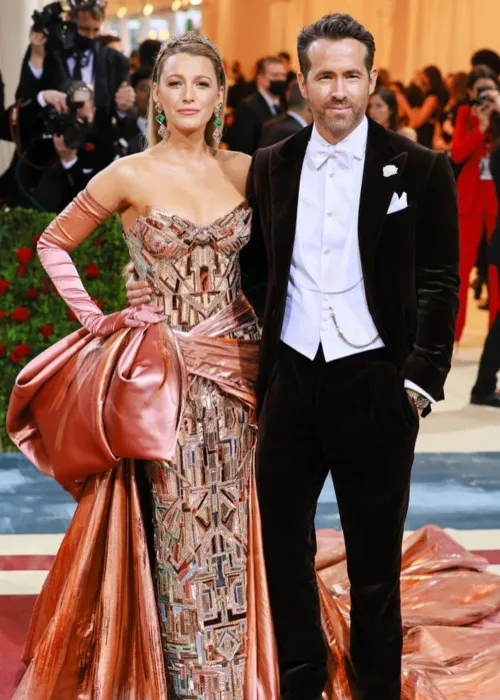 Black Lively e  Ryan Reynolds no tapete do Met Gala 2022