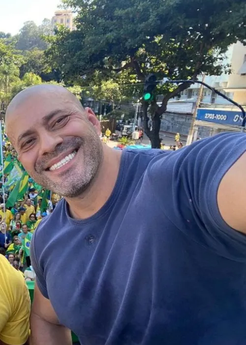 Deputado participou de manifestação no dia do trabalhador  no último dia em Niterói