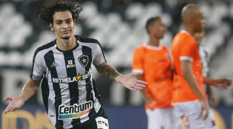 Joia alvinegra, Matheus Nascimento, marca duas vezes na vitória do Botafogo
