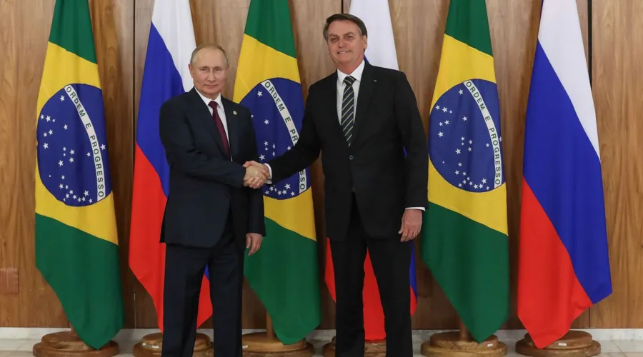 O presidente brasileiro deve permanecer na capital russa até quinta-feira (17).