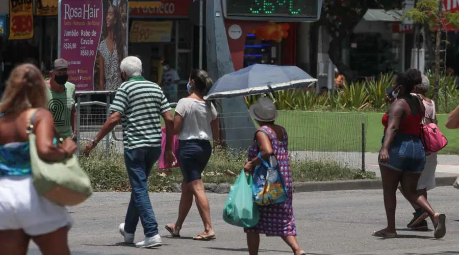 Segunda-feira de calor intenso em Niterói.