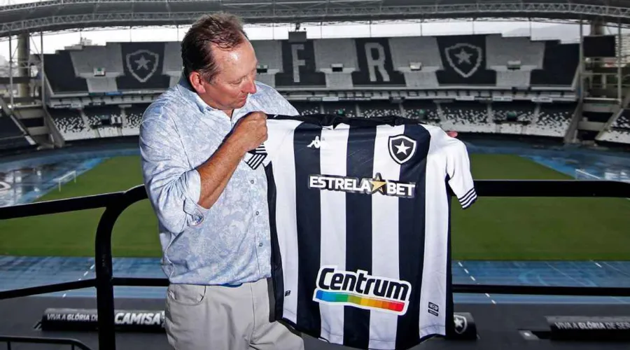 John Textor já planeja reforços para o novo Botafogo.