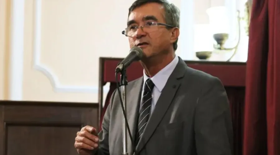 Parlamentar vai seguir como vice-prefeito de Niterói.