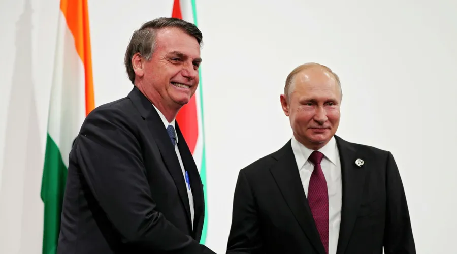 O presidente Jair Bolsonaro em encontro com Vladimir Putin, presidente da Rússia.