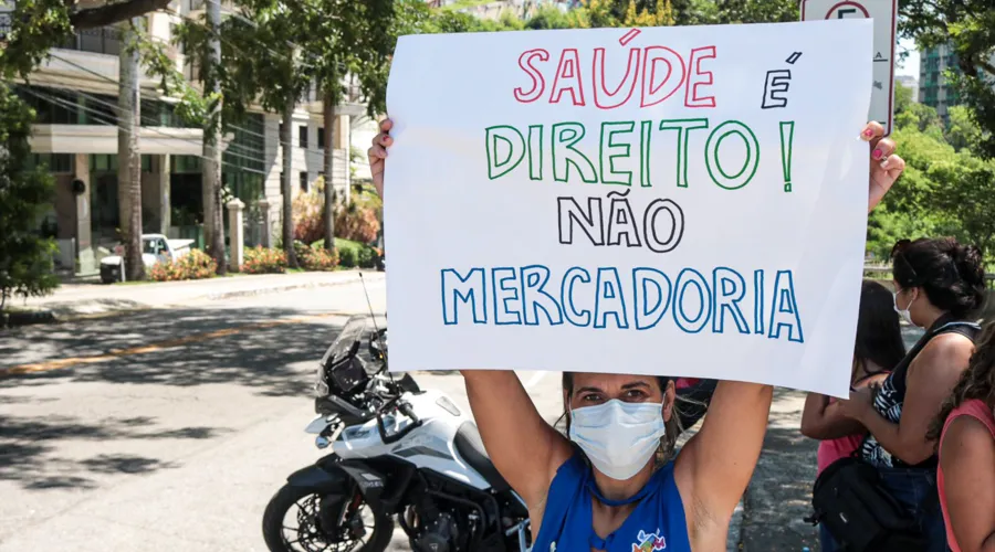 Ato em Niterói reuniu mães e pais de pessoas com a condição.