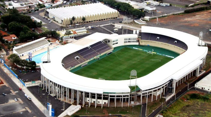 O tradicional Estádio Fonte Luminosa recebe o confronto entre Ferroviária e Vasco.