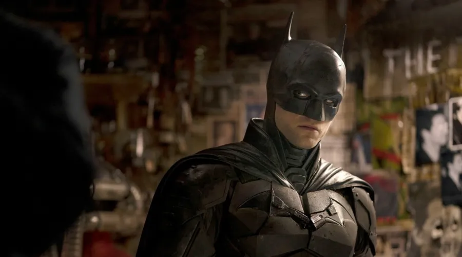 Robert Pattinson estreia como um Batman realista e intimidador