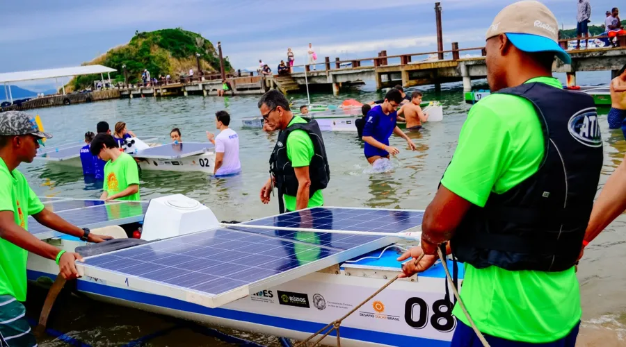 Barcos movidos a energia solar chegam a São Francisco para competição.