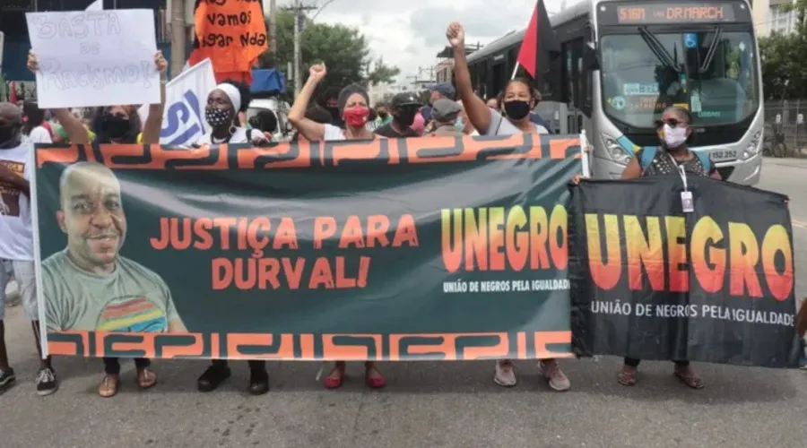 Protestantes clamavam por Justiça nos arredores da Praça Zé Garoto.