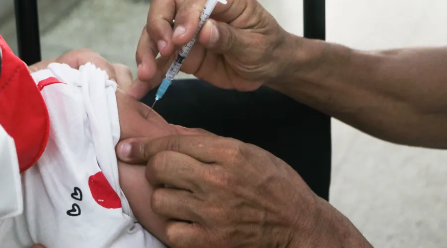 Vacinação infantil foi interrompida na cidade.