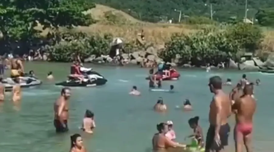 Imagem ilustrativa da imagem Perigo à vista! Vídeo flagra novas irregularidades em praia de Niterói