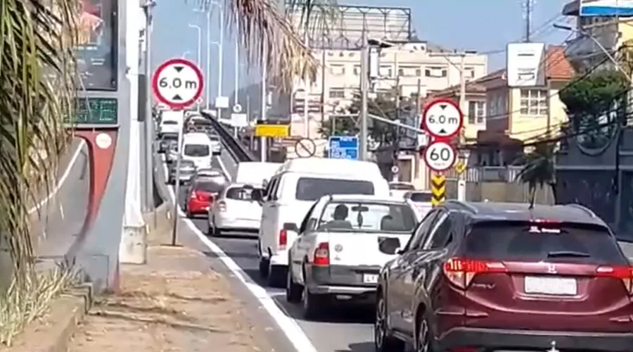 Fluxo de carros era intenso nos acessos sentido Rio