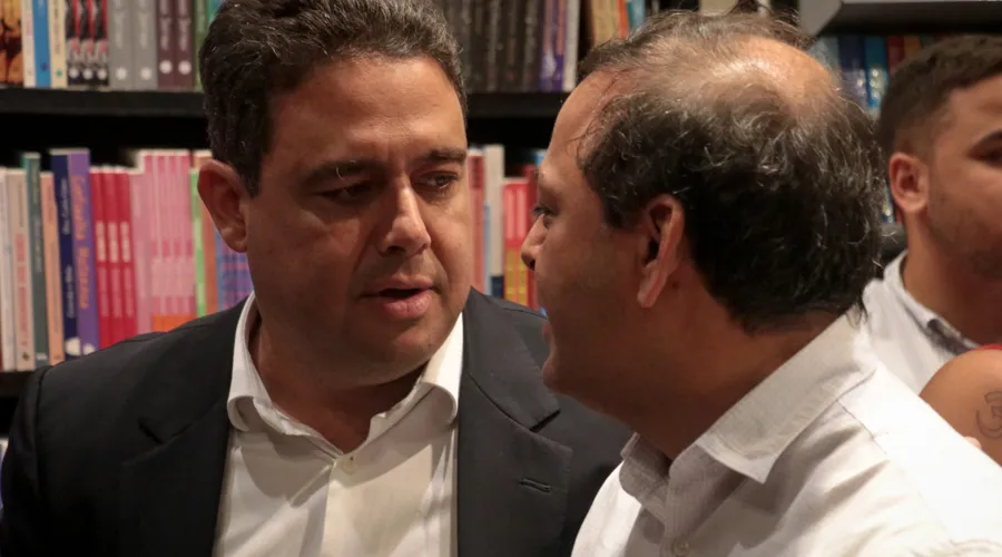 Felipe fez questão de prestigiar Rodrigo no lançamento da obra 'Golpe Derrotado', no Shopping Leblon
