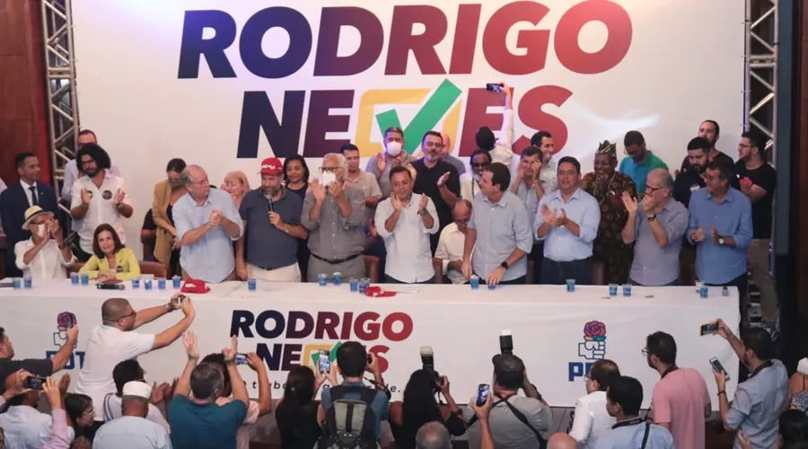 Ao lado de Ciro Gomes, Carlos Lupi e Eduardo Paes, o ex-prefeito de Niterói, Rodrigo Neves, foi lançado pré-candidato ao governo estadual.