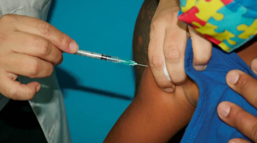 Nenhuma criança morreu de efeito adverso da vacina contra Covid