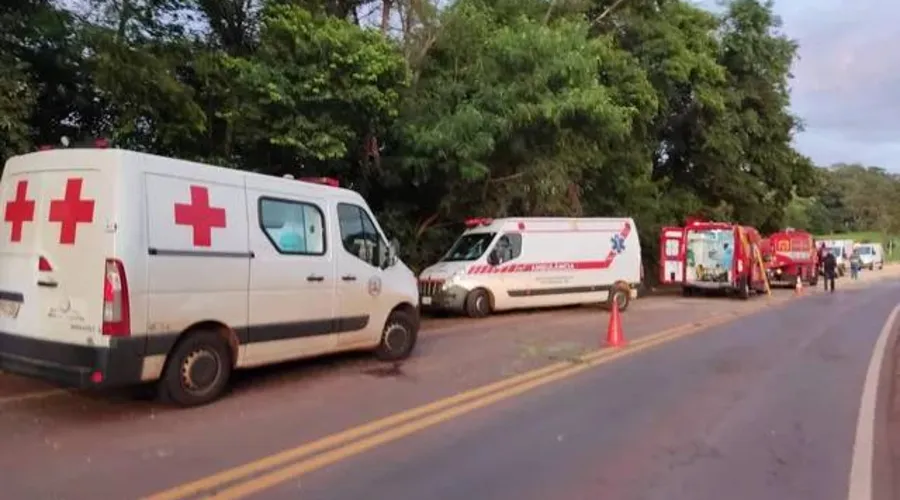 Acidente com ônibus que transportava paciente para tratamento acaba com 8 mortos