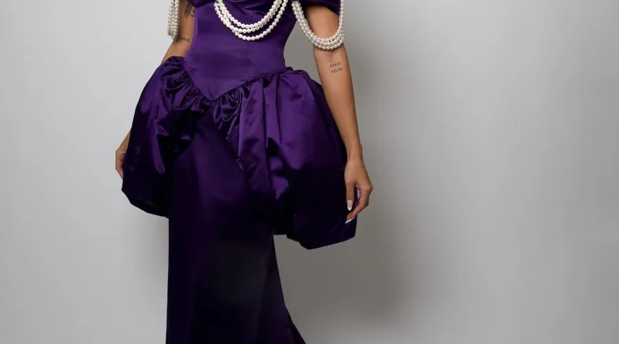 Anitta com vestido da Moschino by Jeremy Scott