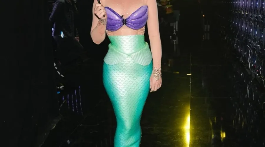 Katy Perry vestida de A pequena sereia