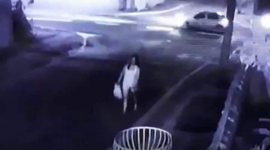 Vídeo mostra o momento em que menina é atropelada