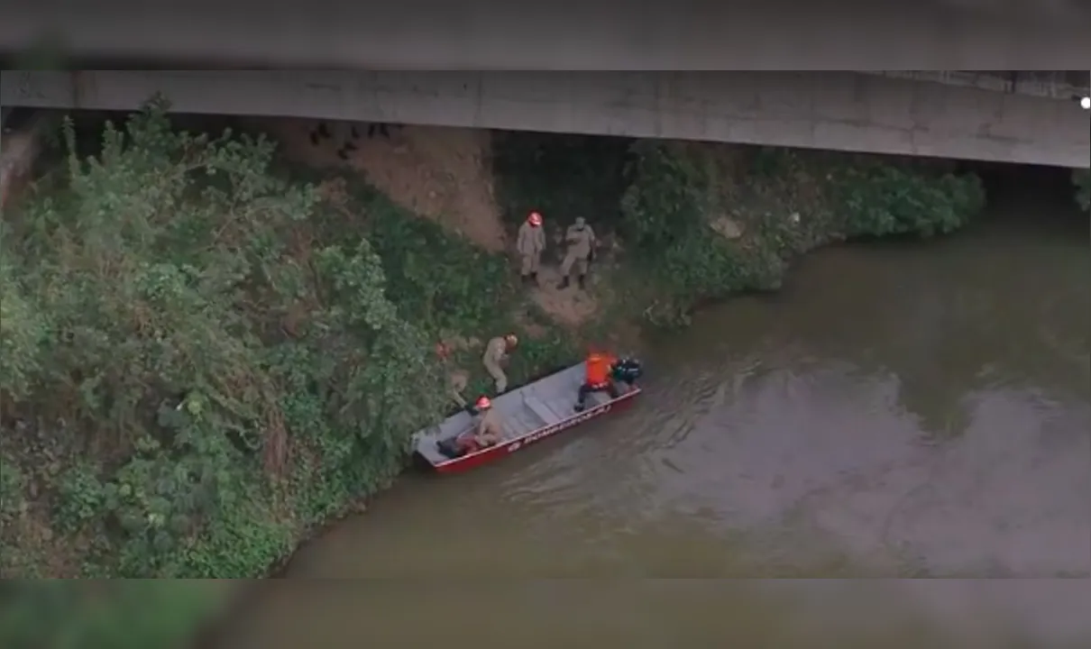 Bombeiros encontram corpo que pode ser de policial morto