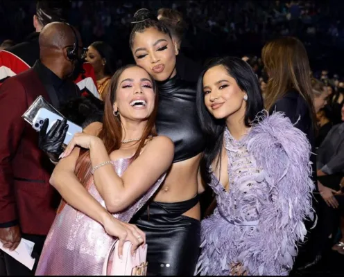 Anitta, Chlöe Bailey e Becky G