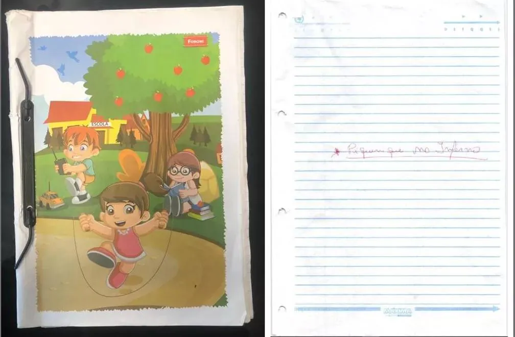 A obra foi escrita num caderno com o desenho de crianças na frente de uma escola
