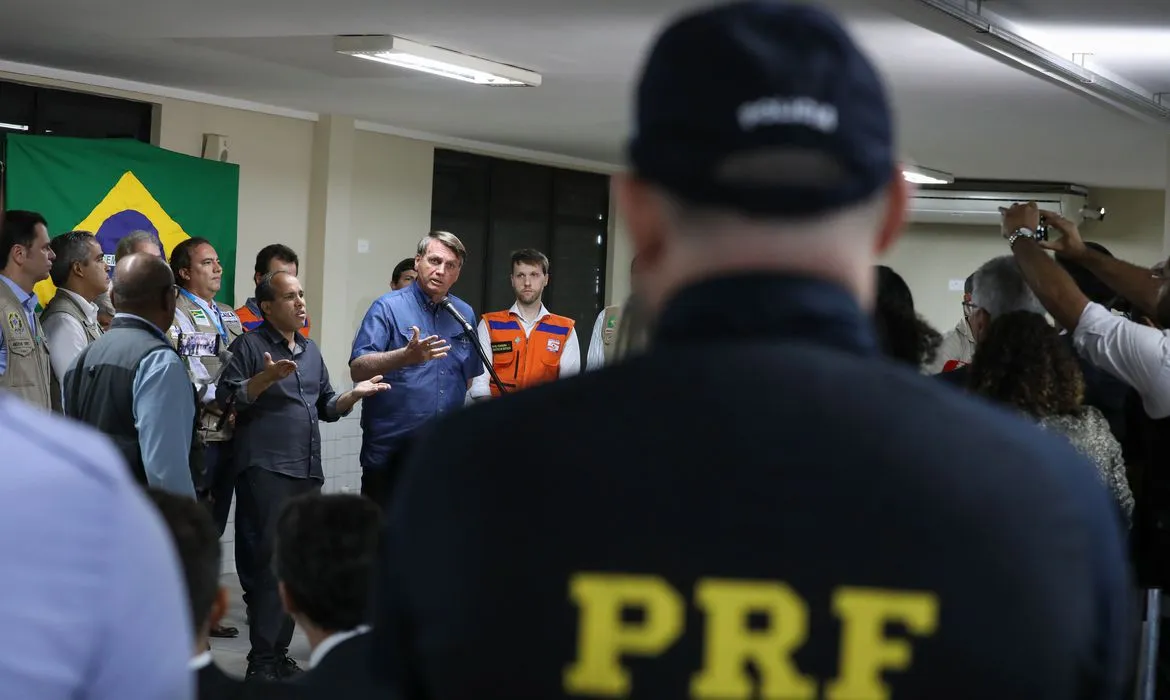 Bolsonaro participou de uma coletiva de imprensa nesta segunda (30)