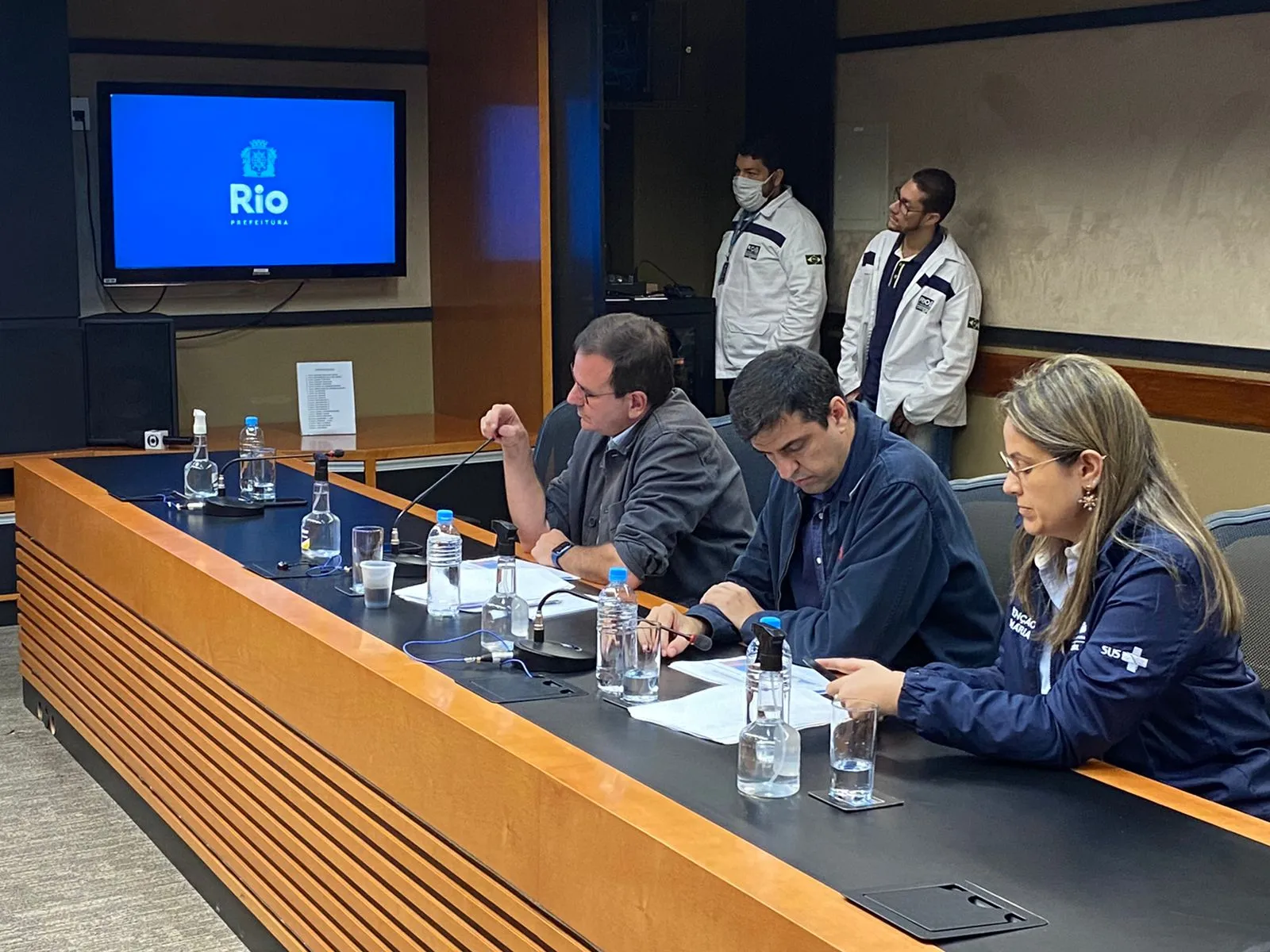 Prefeito se reuniu no Centro de Operações da Prefeitura do Rio para debater o assunto