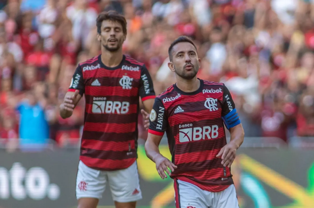 Everton Ribeiro marcou o gol rubro-negro no Maracanã