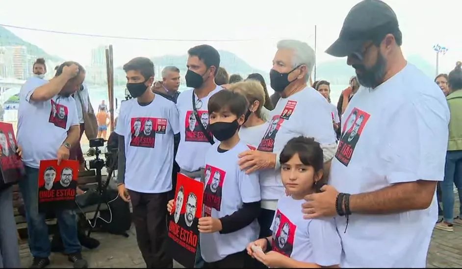 Familiares e amigos se reuniram em Copacabana neste domingo para pedir urgência nas investigações