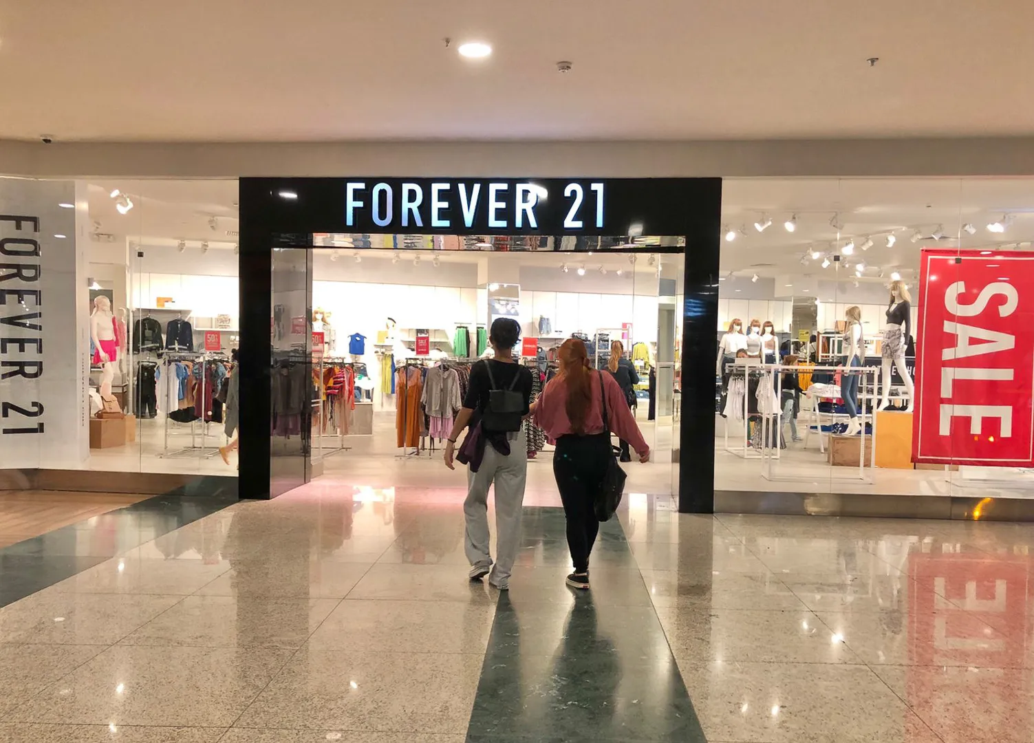 Forever 21 vai fechar lojas no Brasil até domingo e faz queima de