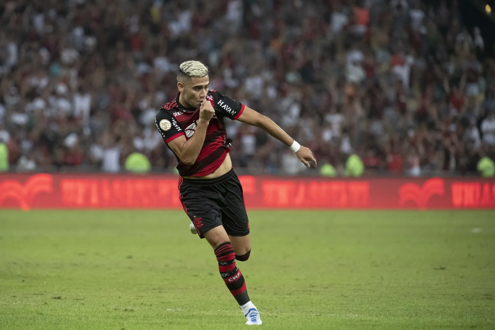 Meio-campista Andreas Pereira fez declarações de amor ao Flamengo