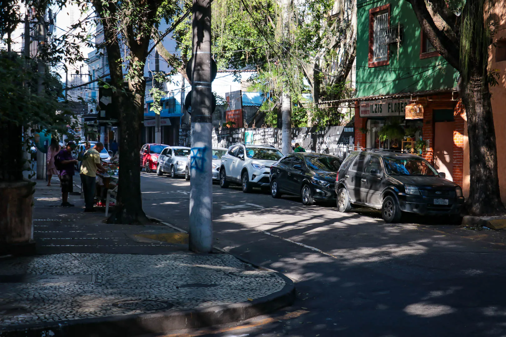 Cruzamento entre as ruas Maestro Felício Tolêdo e São Pedro