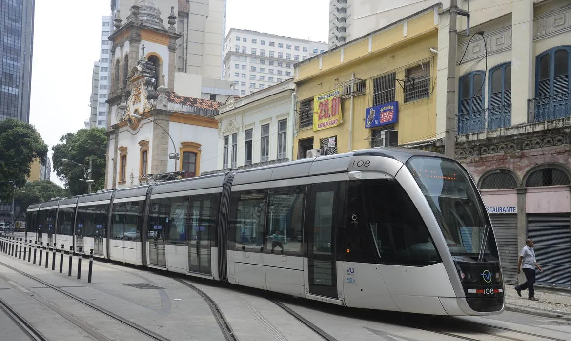 Rio vai trocar ônibus por bonde: BRT ganhará trilhos para virar VLT