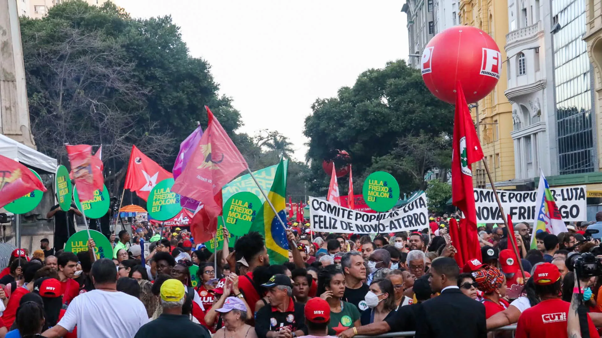 Imagem ilustrativa da imagem Ato político de Lula leva multidão ao Centro do Rio