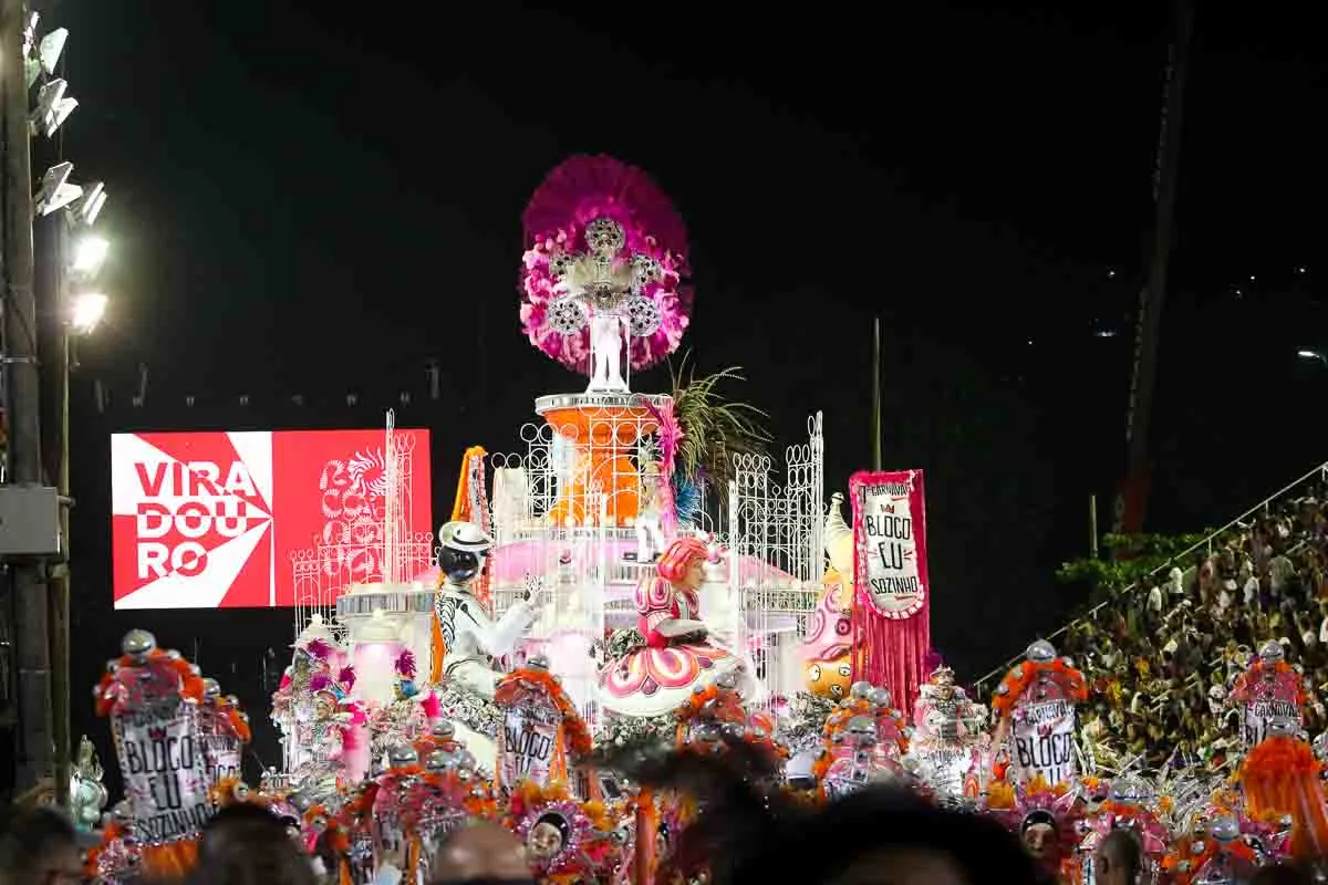 A Viradouro, agremiação de Niterói, vai finalizar o segundo dia de desfiles