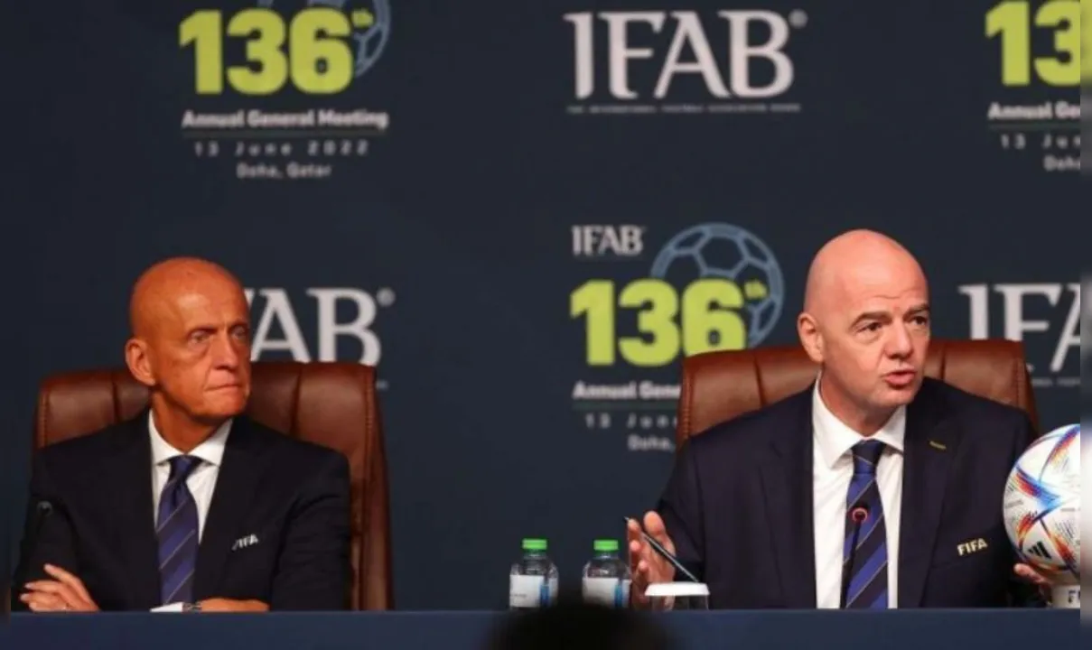 Pierluigi Collina e Gianni, diretor de arbitragem, e Gianni Infantino, presidente da Fifa, participaram da reunião