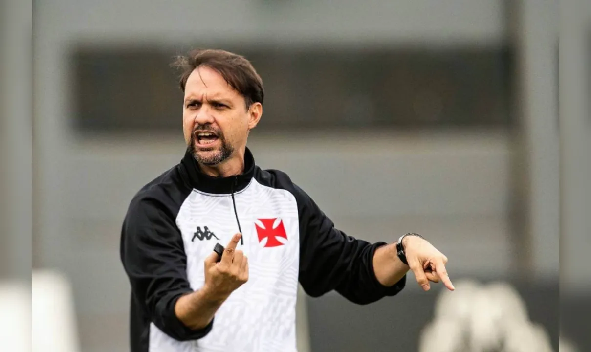Maurício Souza faz sua estreia como treinador profissional efetivado