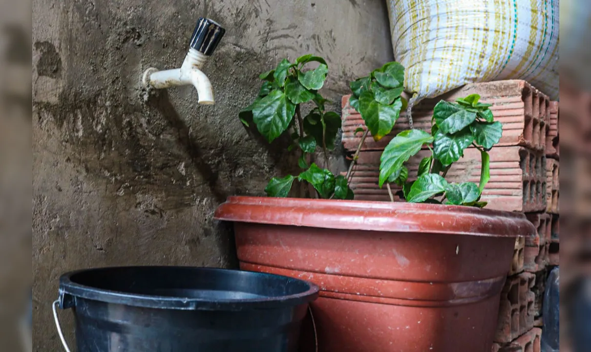Sem água na torneira, moradores reclamam de descaso