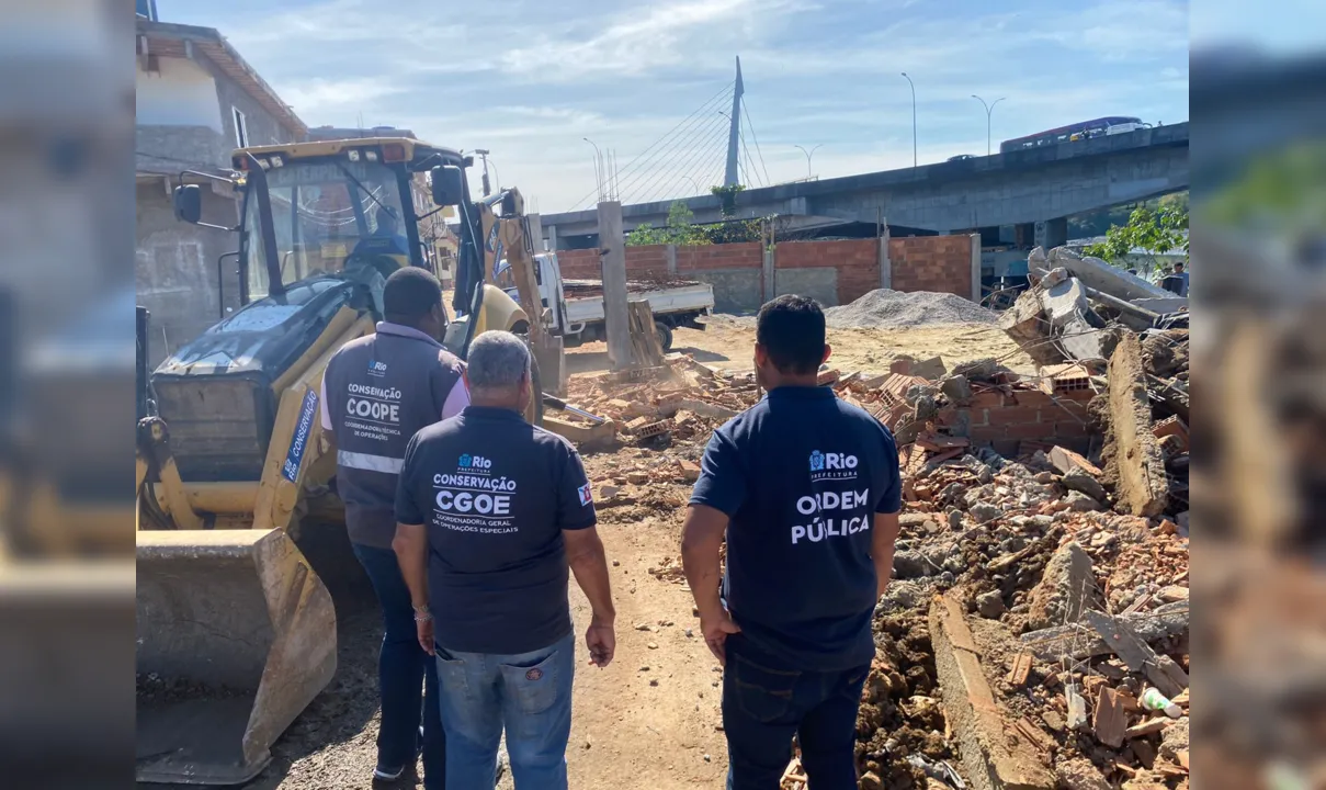Secretaria de Ordem Pública realiza demolição de construção irregular que ocupava 520m² na Maré