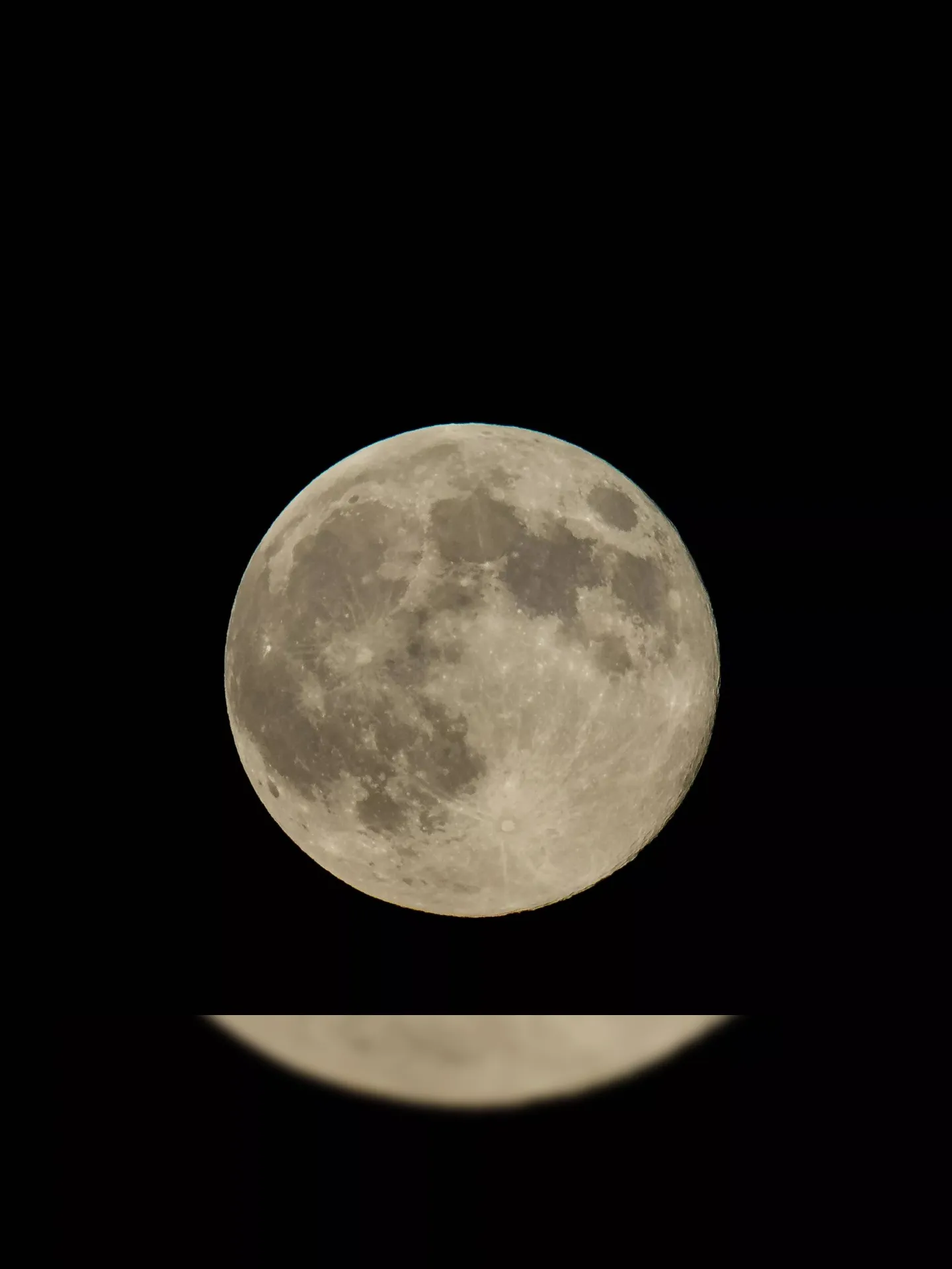 Observar a Lua nesta terça (14) ao pôr do Sol, pode ser um excelente espetáculo