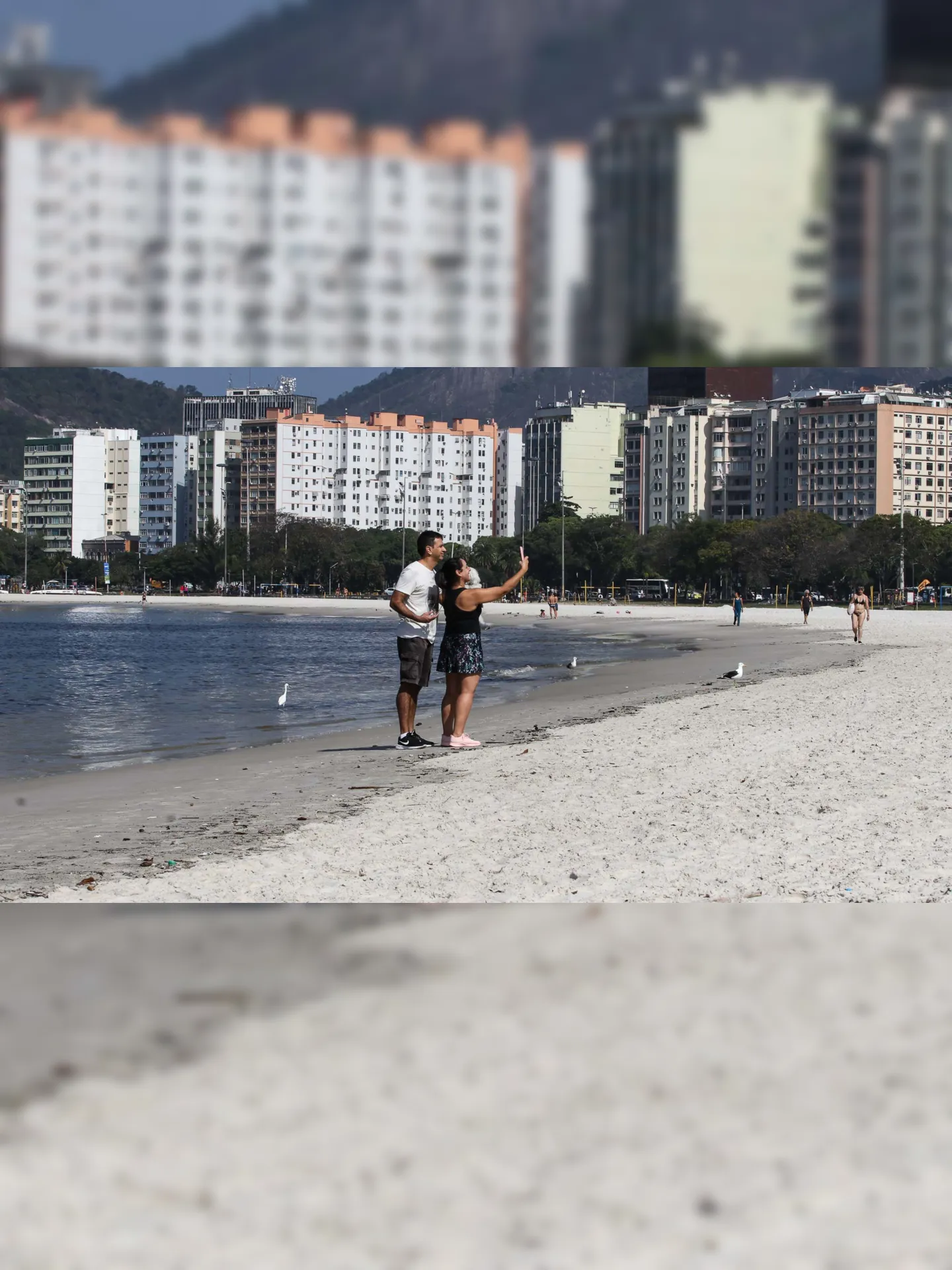 Praia de Botafogo amanheceu propícia para banho, segundo Inea