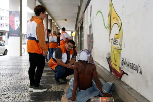 Com a queda da temperatura, equipes da Assistência Social percorrerem espaços com maior concentração de pessoas em situação de rua