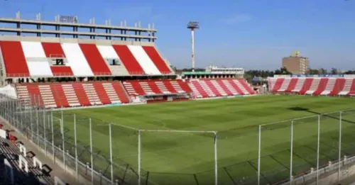 Estádio 15 de Abril recebe duelo decisivo pela fase de grupos da Sul-Americana