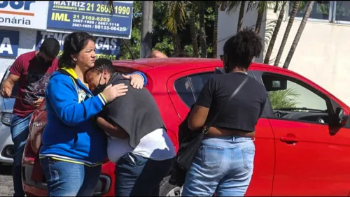 Familiares da estudantes Ana Júlia estiveram no IML