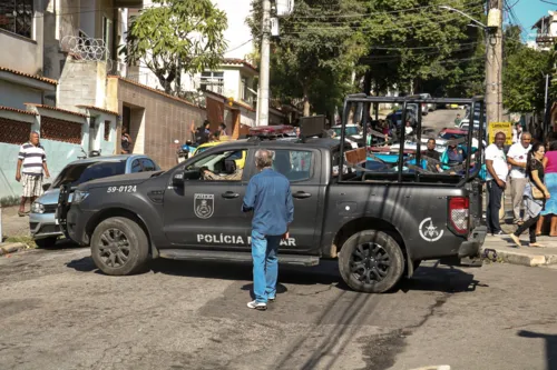 A terça-feira (24) foi marcada por confrontos entre policiais e criminosos.