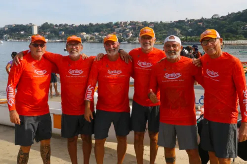 Equipe campeã da categoria OC6 para pessoas acima de 60 anos